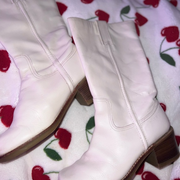 🤍Creme colored Aldo Boots, Good Condition. Genuine Real Leather🤍 - Picture 10 of 12